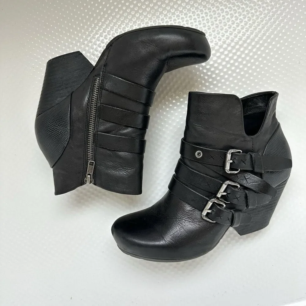 OTBT Lasso Women 8.5 Black Leather Ankle Booties Buckle Straps Biker Goth Rock